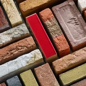 راهنمای جامع انتخاب آجر مناسب برای نمای ساختمان: از ویژگی‌ها تا روند اجرا