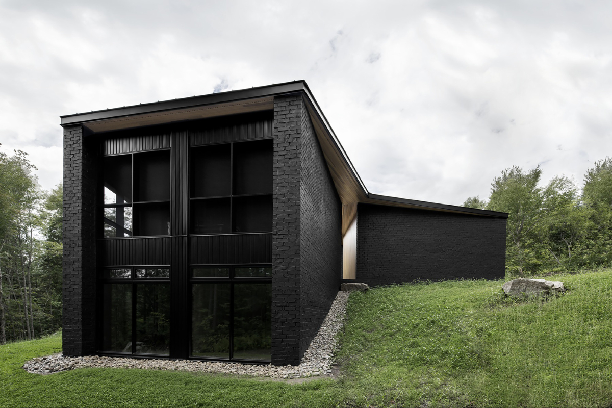 چرا آجر مشکی نسوز انتخاب مناسبی برای طراحی نما است